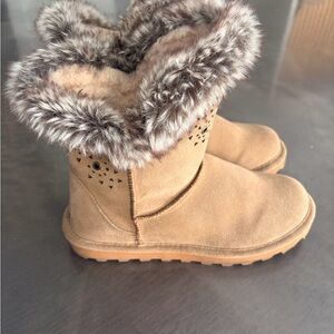 Bearpaw “Ugg” style boot.